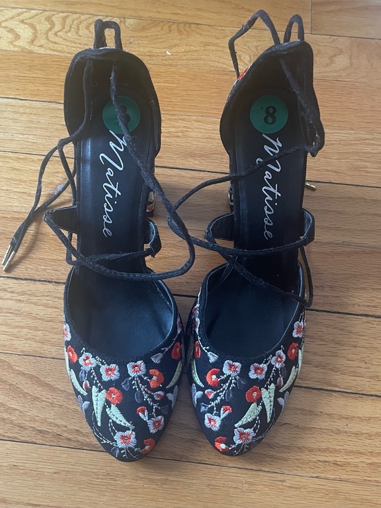 Matisse Shoes - Matisse embroidered floral heels